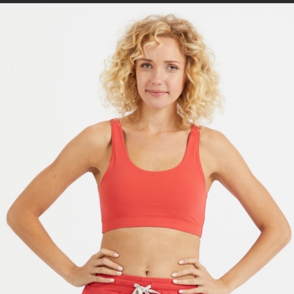 Vuori Daily Bra in melon